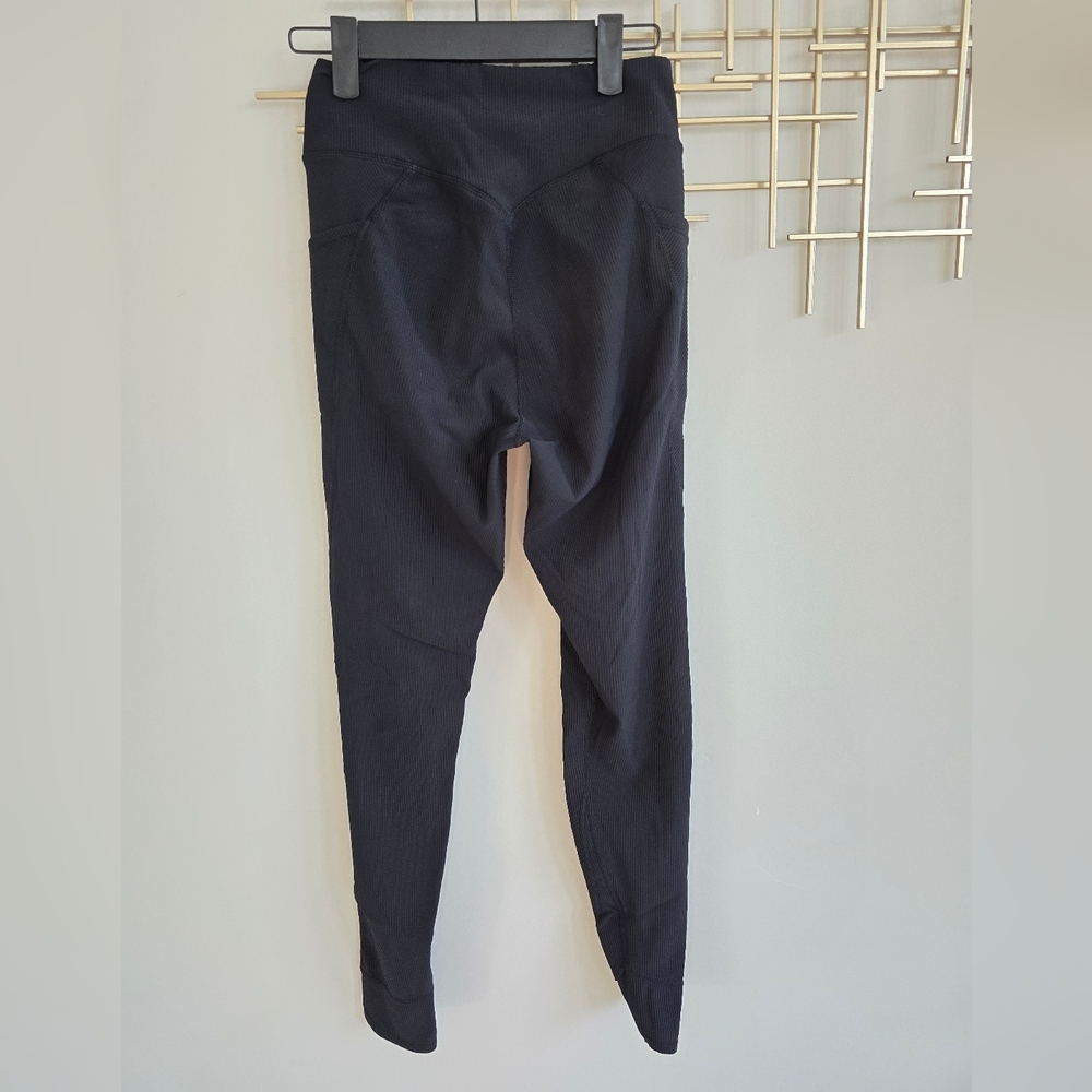 Black Crossover Ribbed Leggings With Pockets​ - Picture 3 of 7